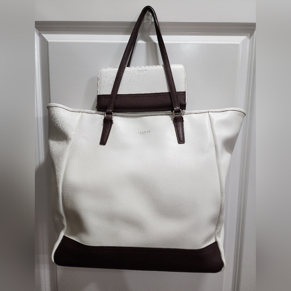 SOLD! Classic Authentic Coach Leather Bag w/ Wallet